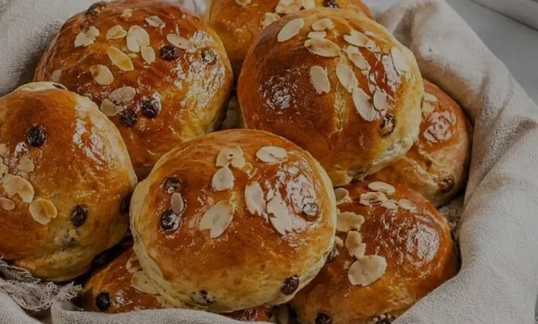 Ev Yapımı Kuru Üzümlü Anne Çöreği Hazırlama Rehberi