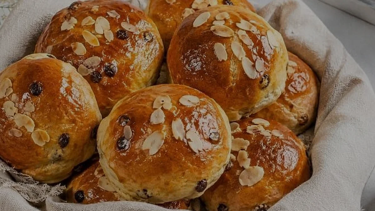 Ev Yapımı Kuru Üzümlü Anne Çöreği Hazırlama Rehberi