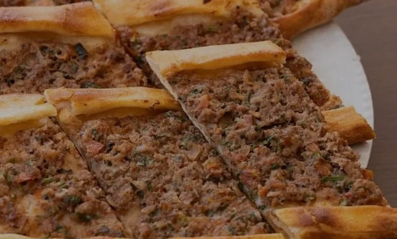 Evde İncecik Hamurlu Kıymalı Pide Nasıl Yapılır