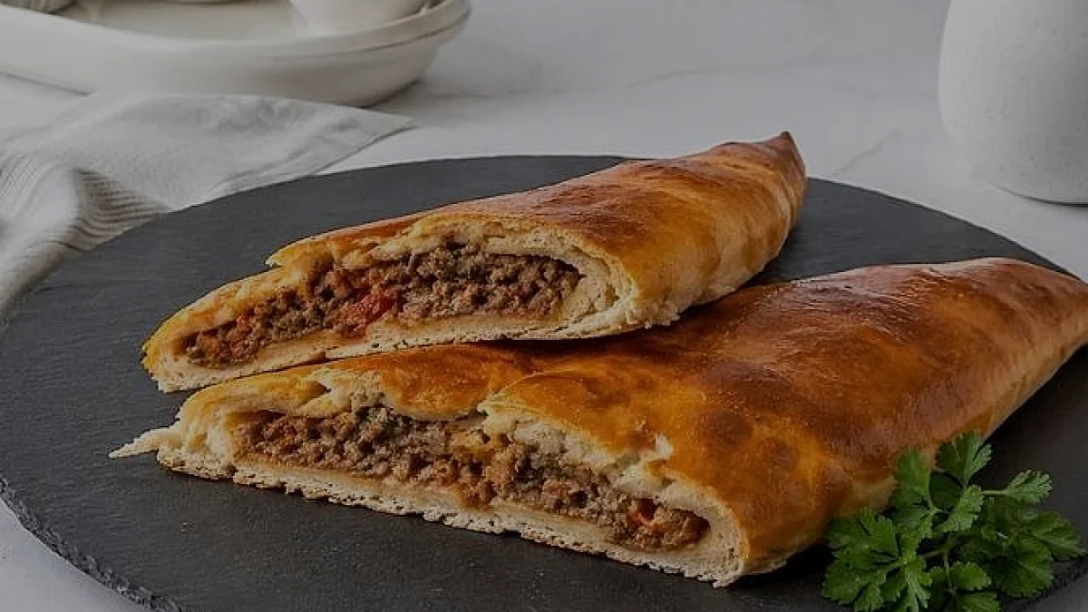 Evde Taş Fırın Lezzetinde Kıymalı Kapalı Pide Yapımı