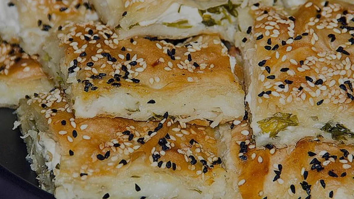 Hazır Yufkadan El Açması Lezzetinde Börek Tarifi