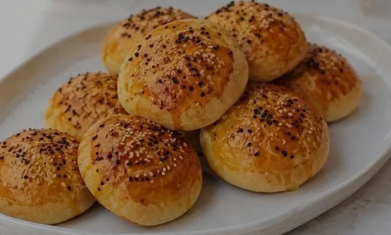 Mayasız Peynirli Kıyır Poğaça Nasıl Hazırlanır