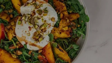 Tavada Karamelize Şeftalili Burrata Salatası Hazırlanışı