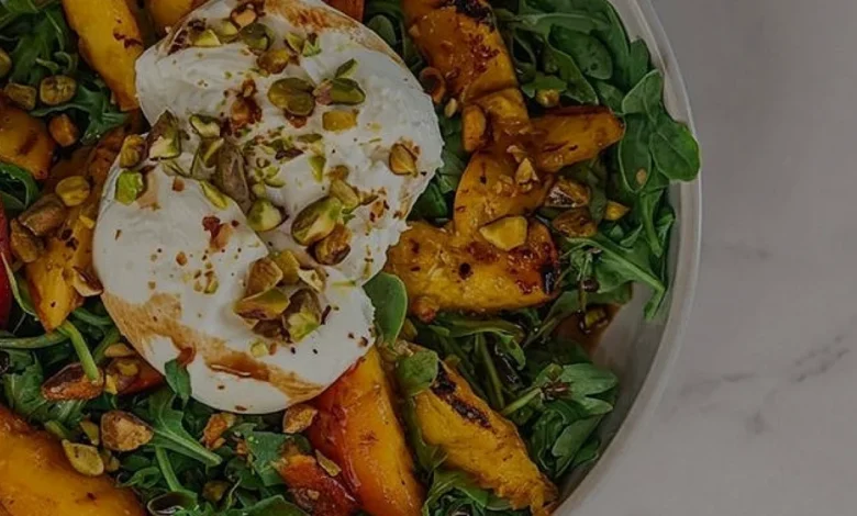 Tavada Karamelize Şeftalili Burrata Salatası Hazırlanışı