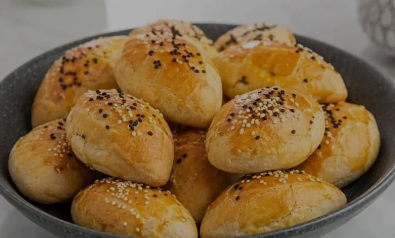 10 Dakikada Hazırlanan Pratik Mayasız Kıyır Poğaça Tarifi
