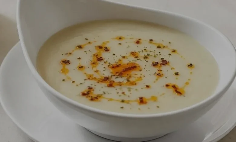 Dört Kaşık Unla Hazırlanan Pratik Çorba Tarifi