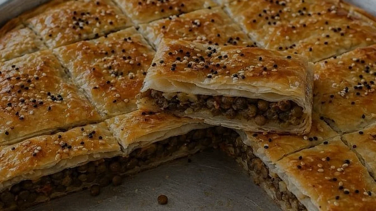 Ev Yapımı Mercimekli Açma Börek Tarifi ve Hazırlanışı