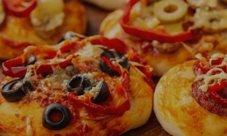 Evde Pizza Lezzetinde Pratik Poğaça Tarifi