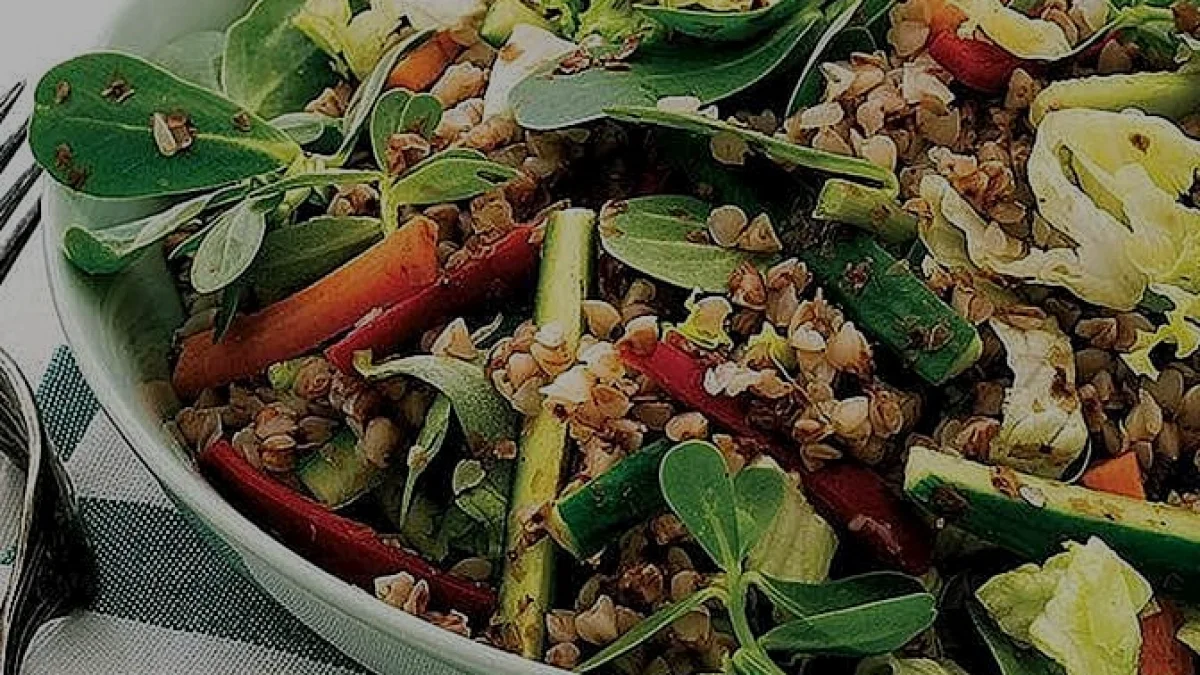 Evde Pratik ve Sağlıklı Semizotlu Karabuğday Salatası Yapımı
